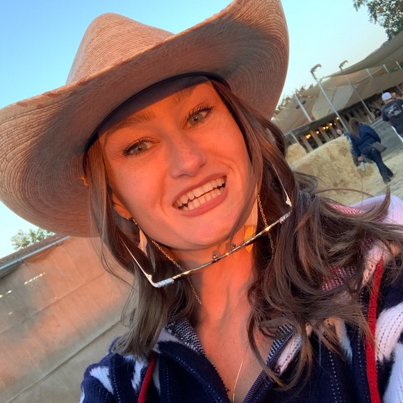 Trades Considered 🥂🙌🏽👯♀️💋 - Picture 9 of 16